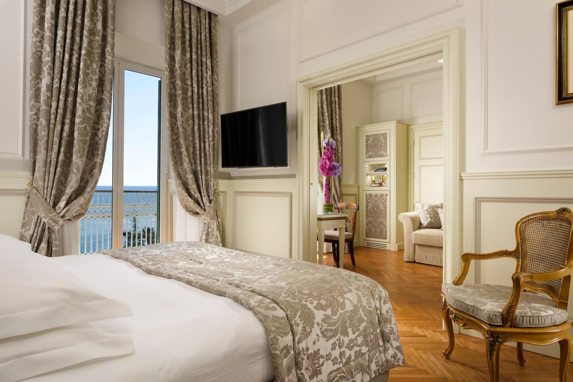 Royal Hotel Sanremo Bagian luar foto Suite