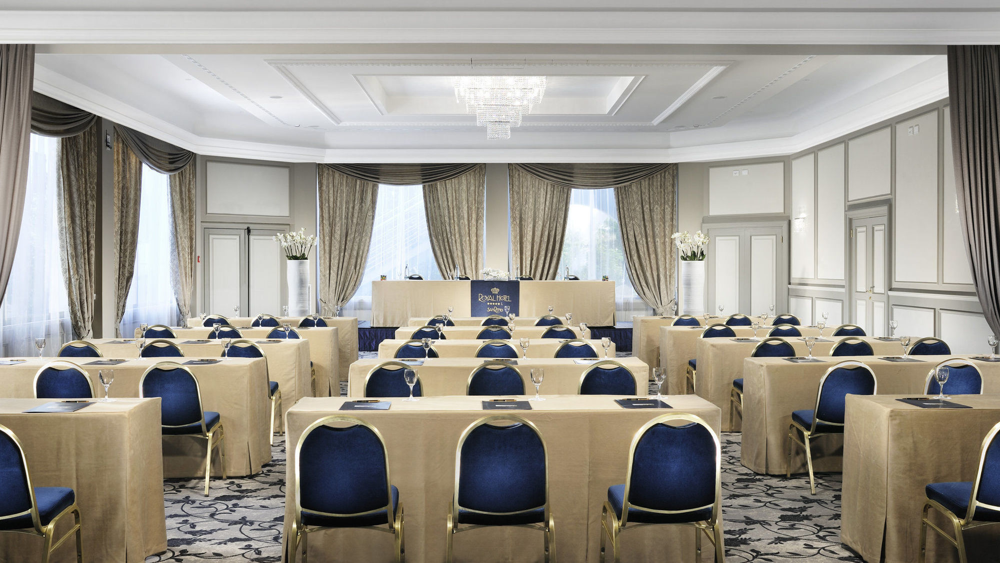 Royal Hotel Sanremo Fasilitas foto The ballroom