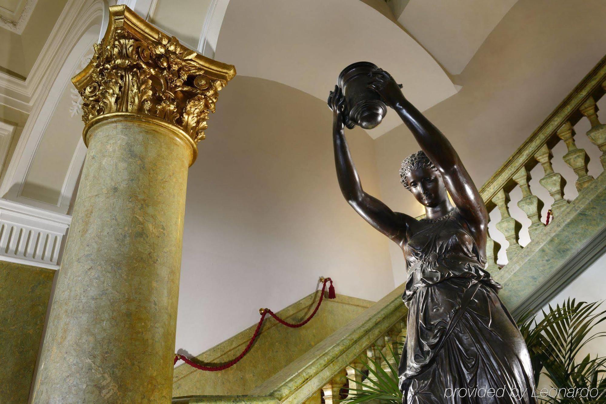 Royal Hotel Sanremo Interior foto The statue of the water carrier