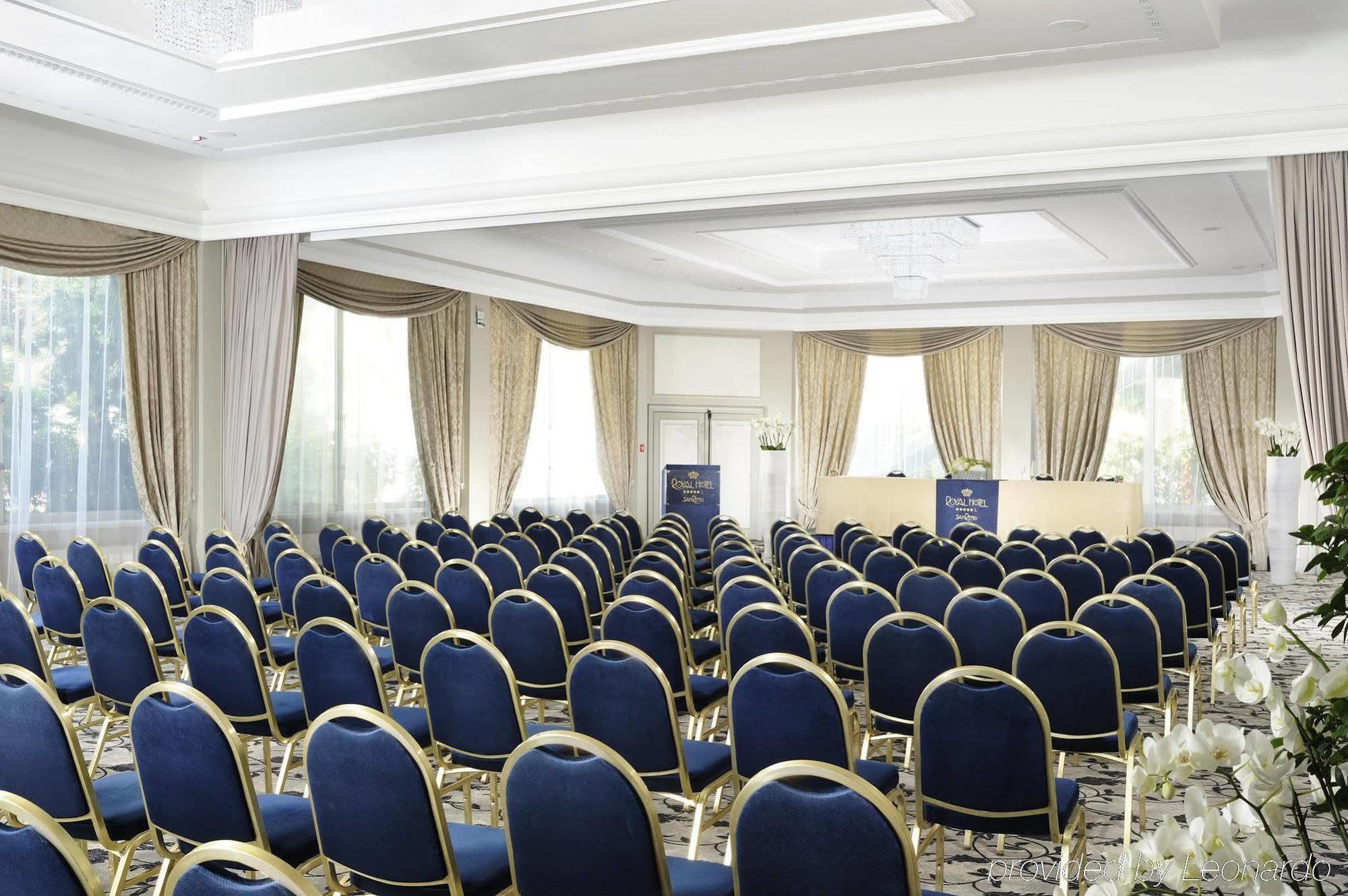 Royal Hotel Sanremo Fasilitas foto The ballroom